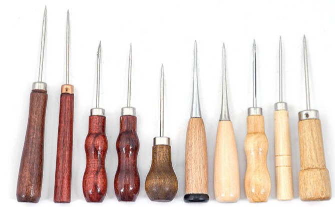 Different types of sewing awls ranging from 120 to 150 mm, with wooden handles