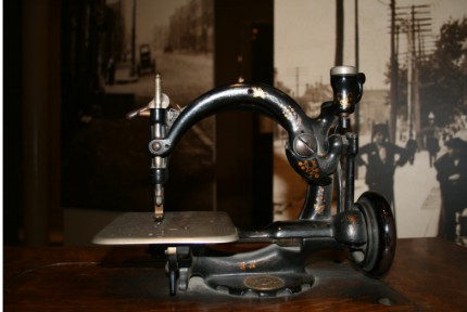 James Gibb's sewing machine with G-shaped head